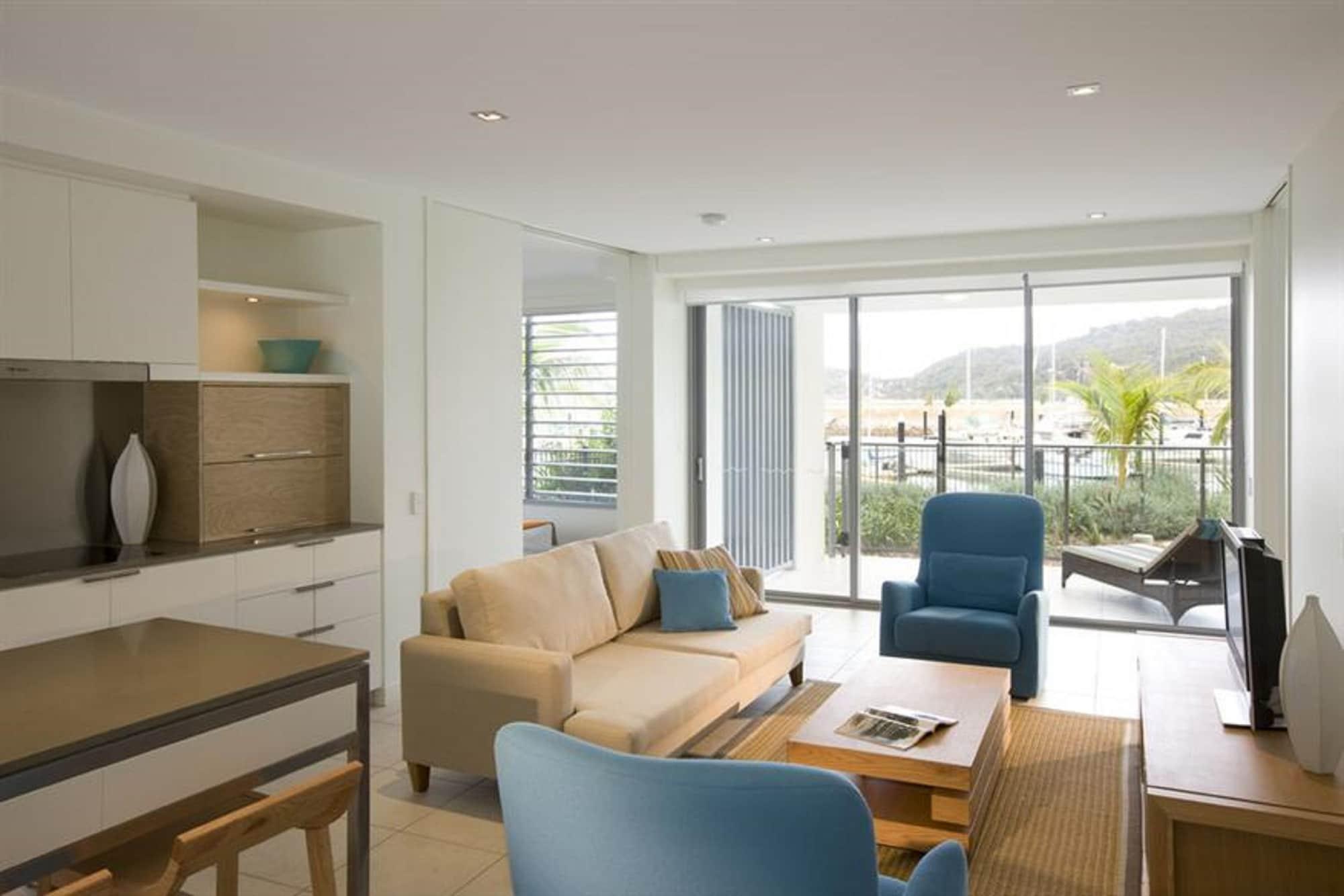 Готель Peppers Blue On Blue Nelly Bay Екстер'єр фото Living area of a two-bedroom apartment