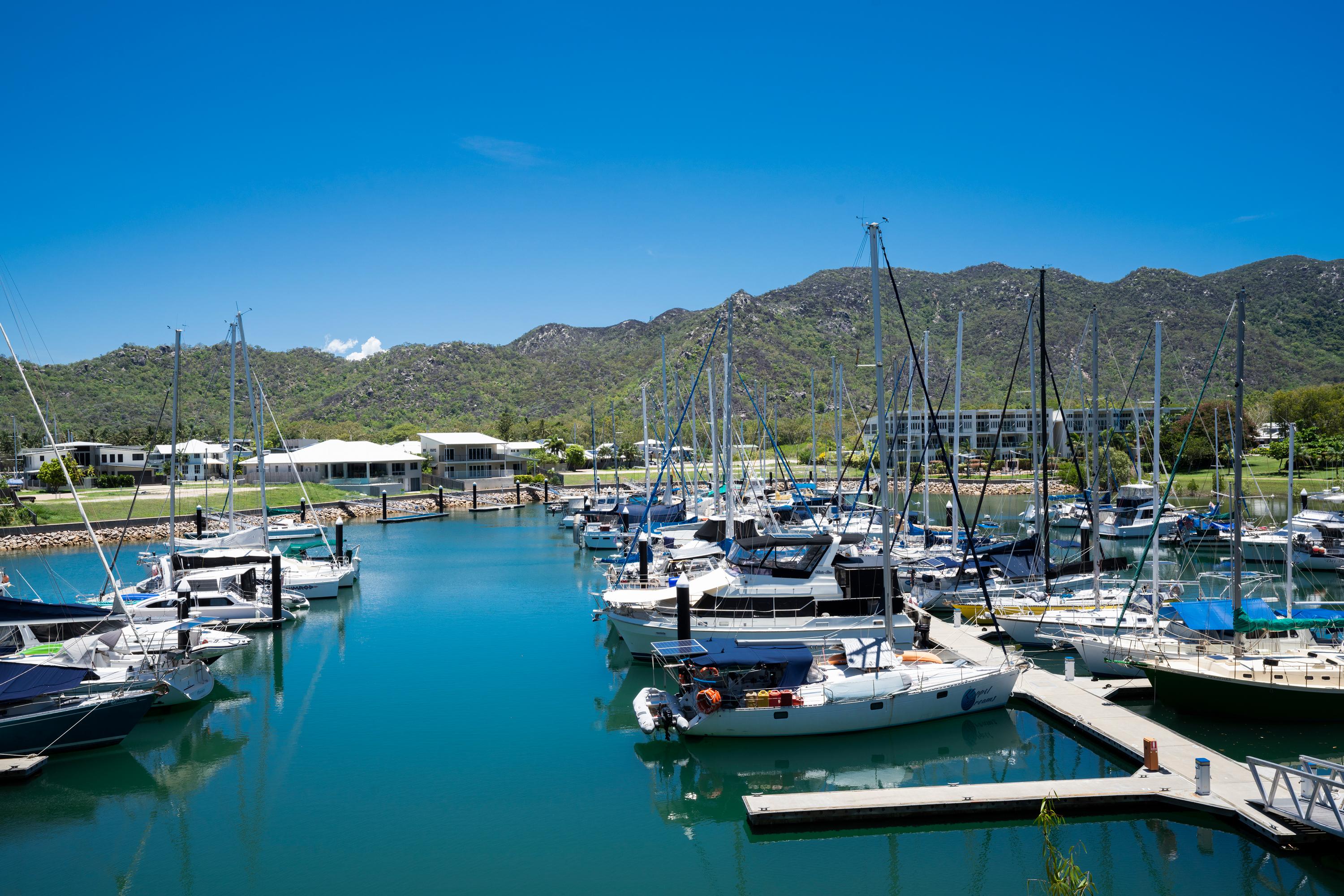 Готель Peppers Blue On Blue Nelly Bay Екстер'єр фото The Marina at the Village