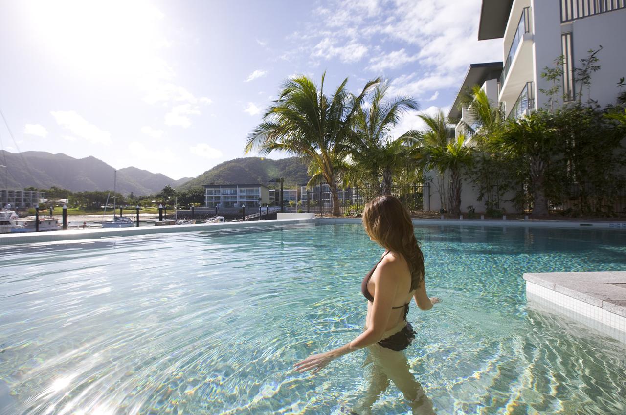 Готель Peppers Blue On Blue Nelly Bay Екстер'єр фото Infinity pool at Peppers Beach Club Resort, Port Douglas, Queensland, Australia
