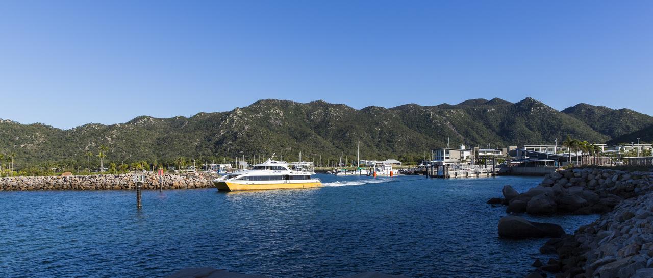 Готель Peppers Blue On Blue Nelly Bay Екстер'єр фото View of the bay from the ferry terminal