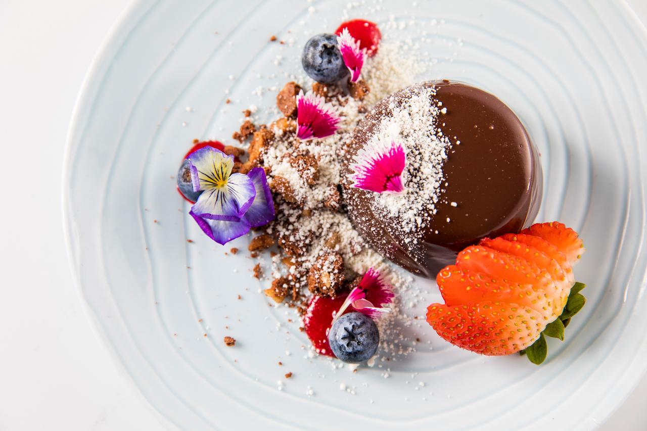 Готель Peppers Blue On Blue Nelly Bay Екстер'єр фото A chocolate dessert