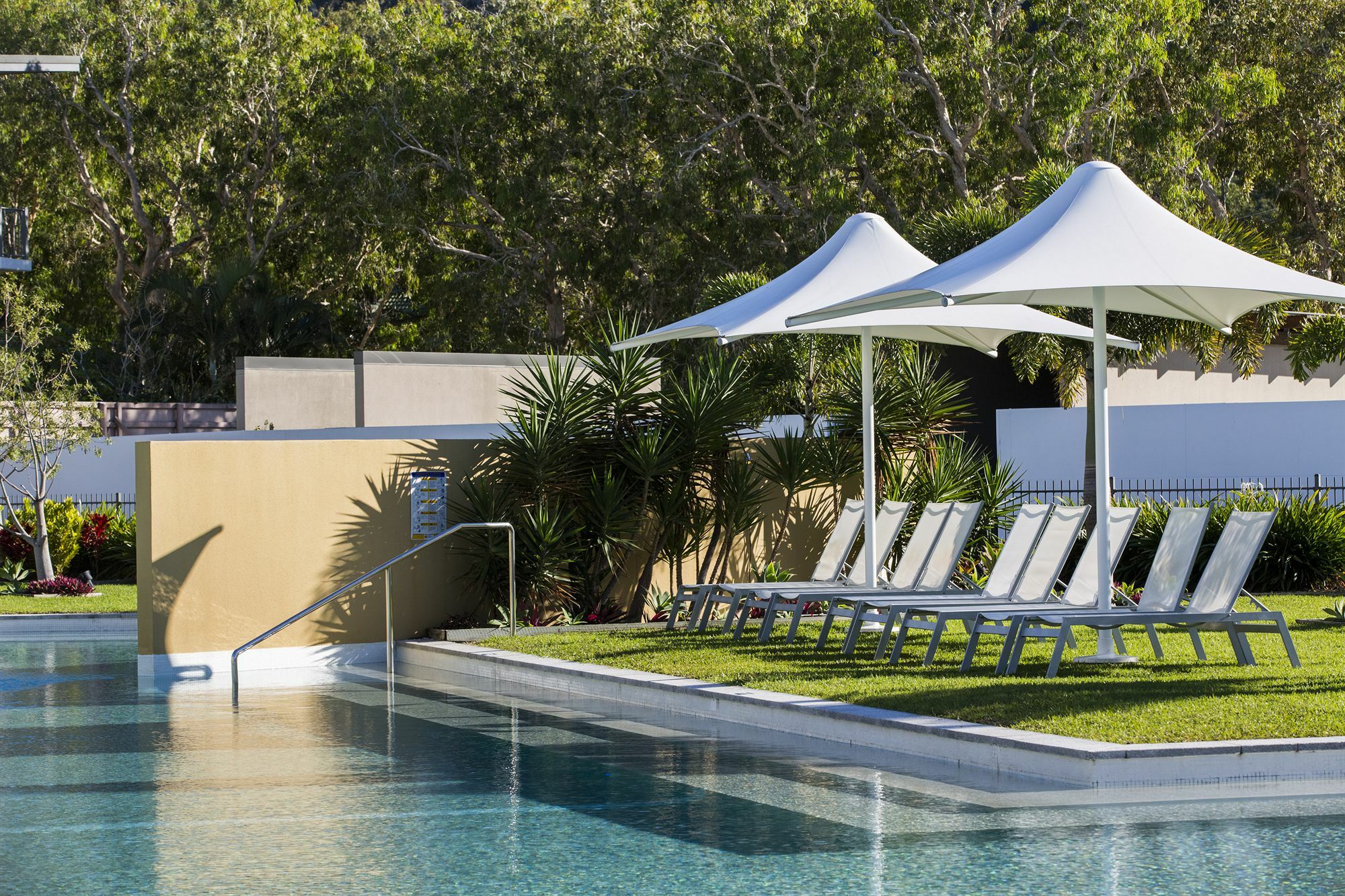 Готель Peppers Blue On Blue Nelly Bay Екстер'єр фото The pool at the 2018 Commonwealth Games Athletes' Village